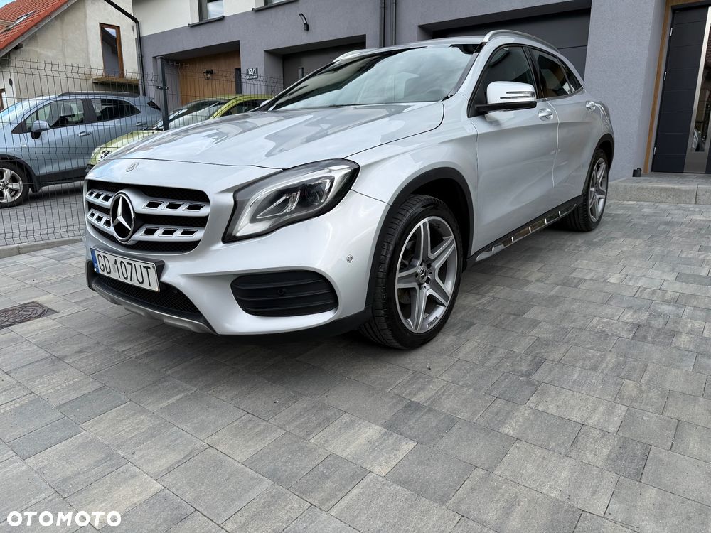 Mercedes-Benz GLA 200 7G-DCT AMG Line - 2