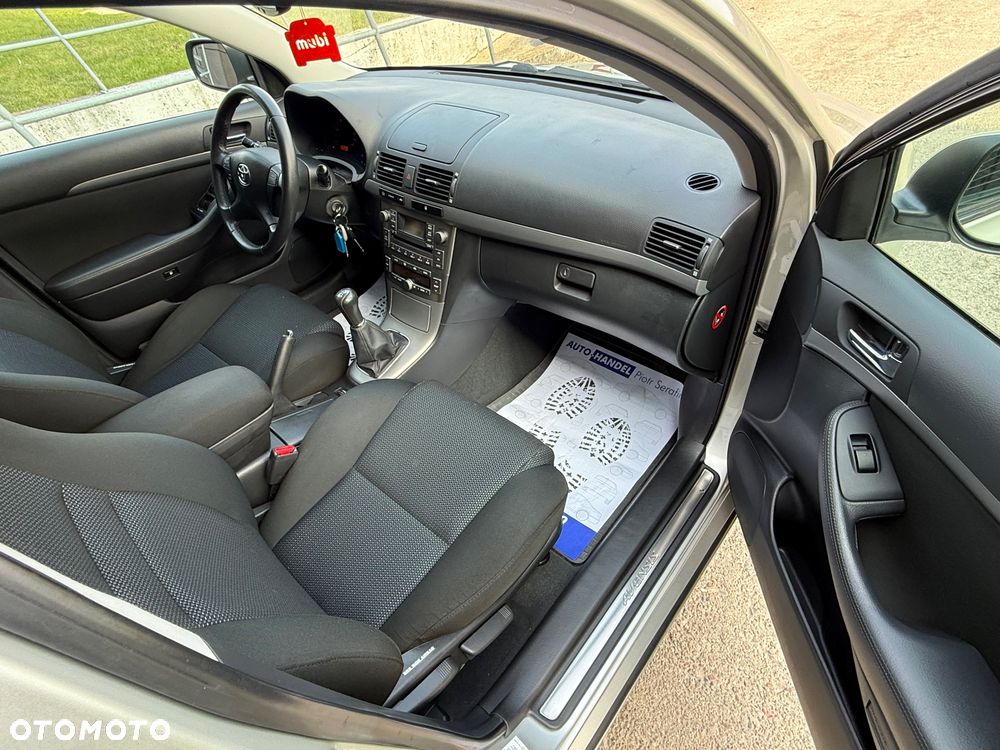 Toyota Avensis 1.8 VVT-i Combi - 15