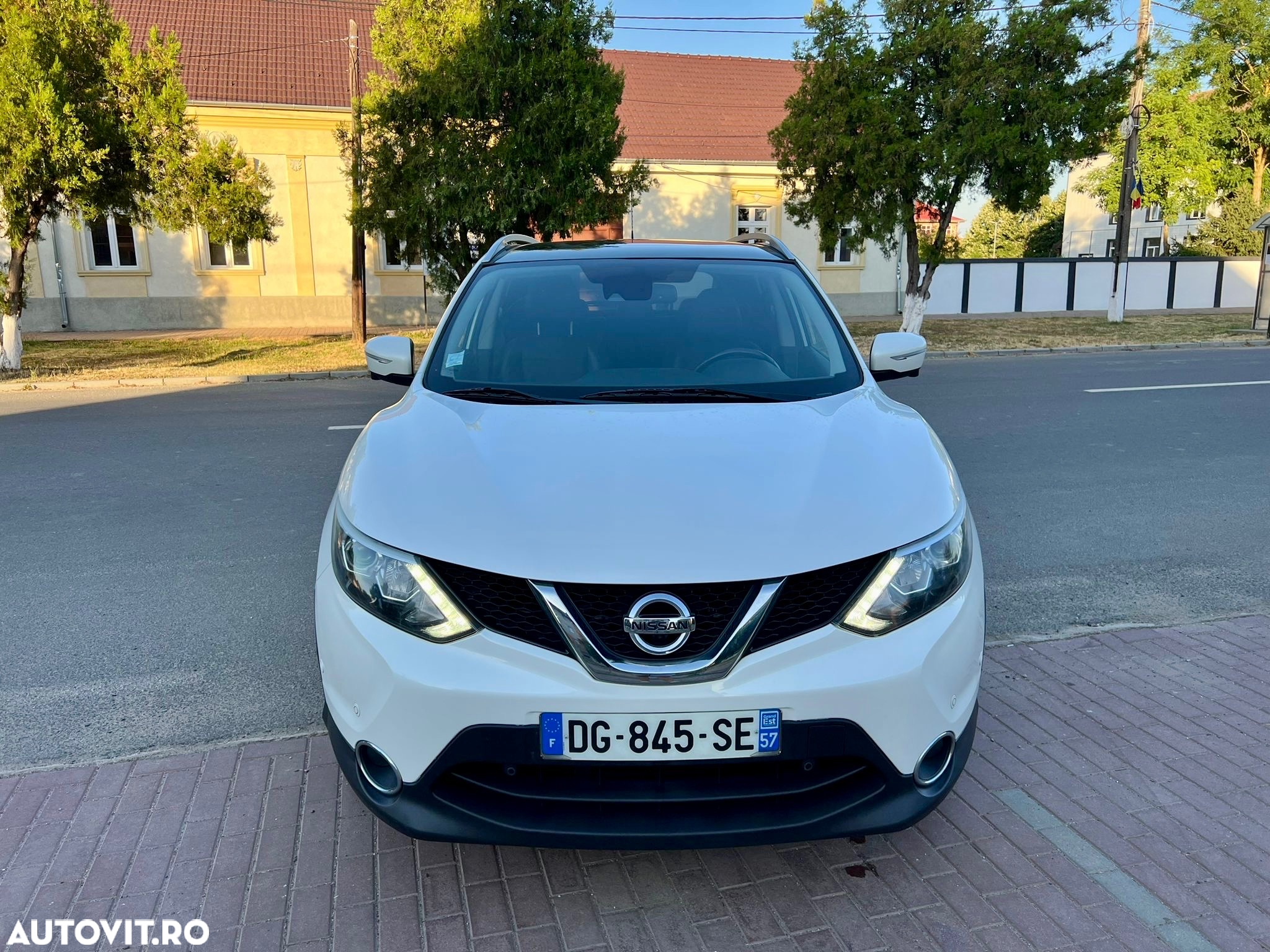 Nissan Qashqai 1.6 DCI 4 x 4 DPF Start/Stop tekna - 11