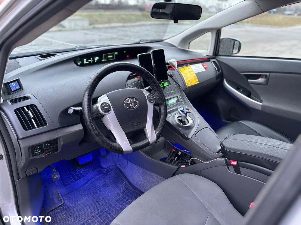Toyota Prius (Hybrid) Comfort - 8