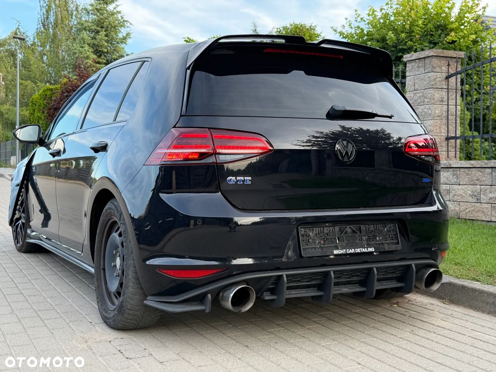 Volkswagen Golf - 6