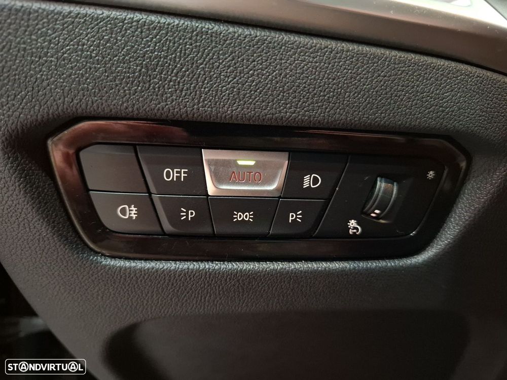 BMW 330 e Pack Desportivo M Auto - 20