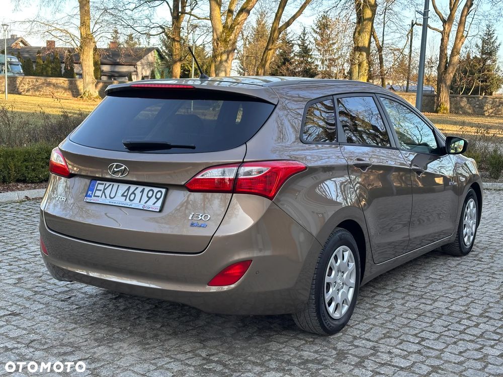 Hyundai i30 blue Kombi 1.6 GDi Style - 19