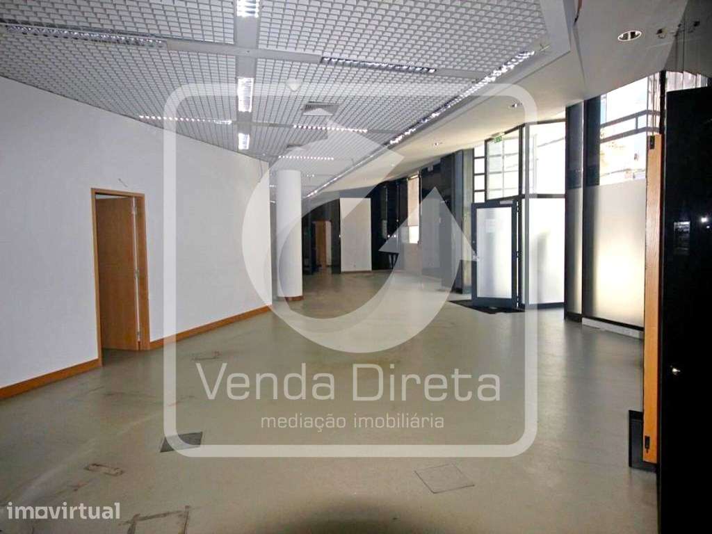 Loja com 420 m² no Centro de Santarém. IMÓVEL DA BANCA. - Grande imagem: 2/38