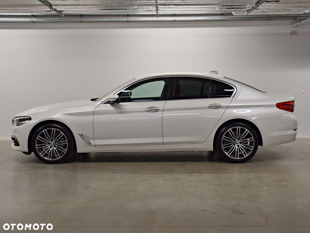BMW Seria 5 530i GPF xDrive Luxury Line sport - 3
