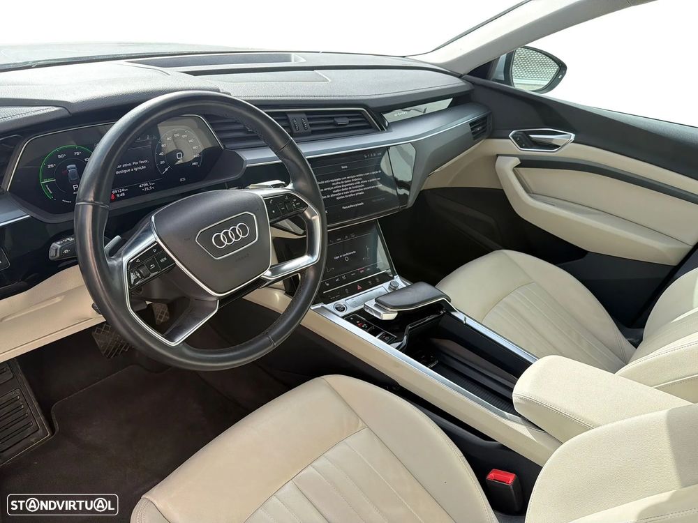 Audi e-tron 55 quattro - 11