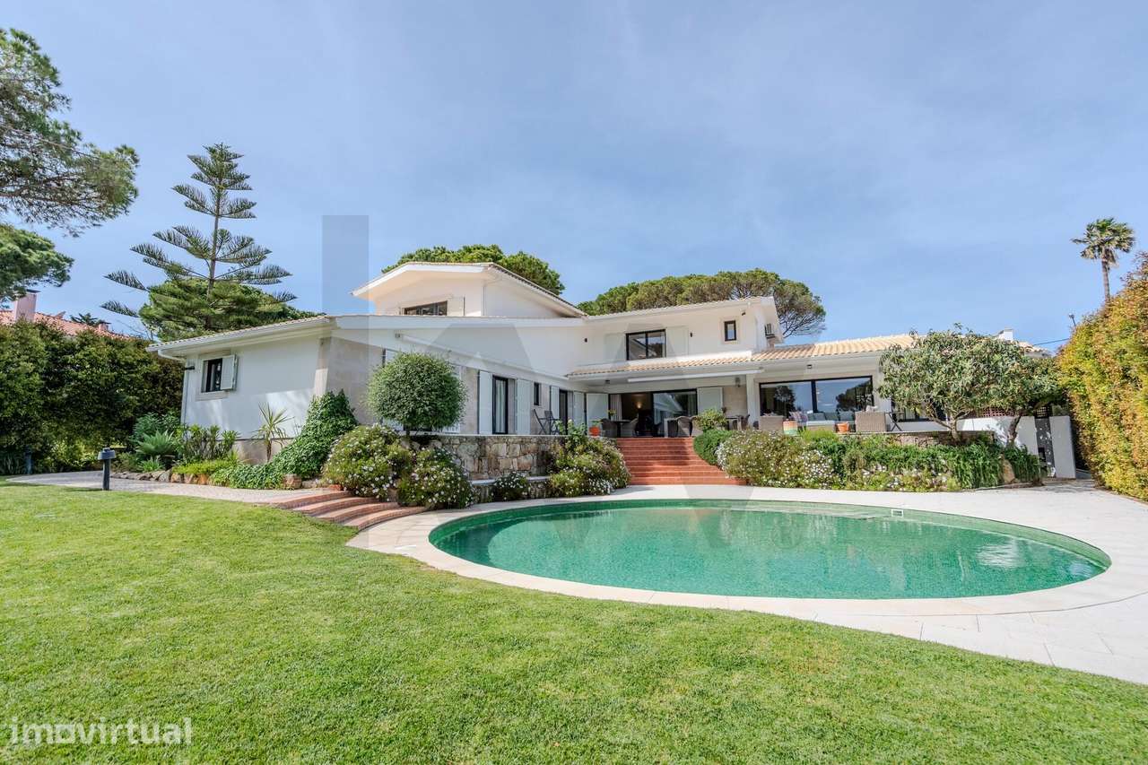 Monte Estoril | Uma residência rara entre o mar, a privacidade e a ele - Grande imagem: 2/43