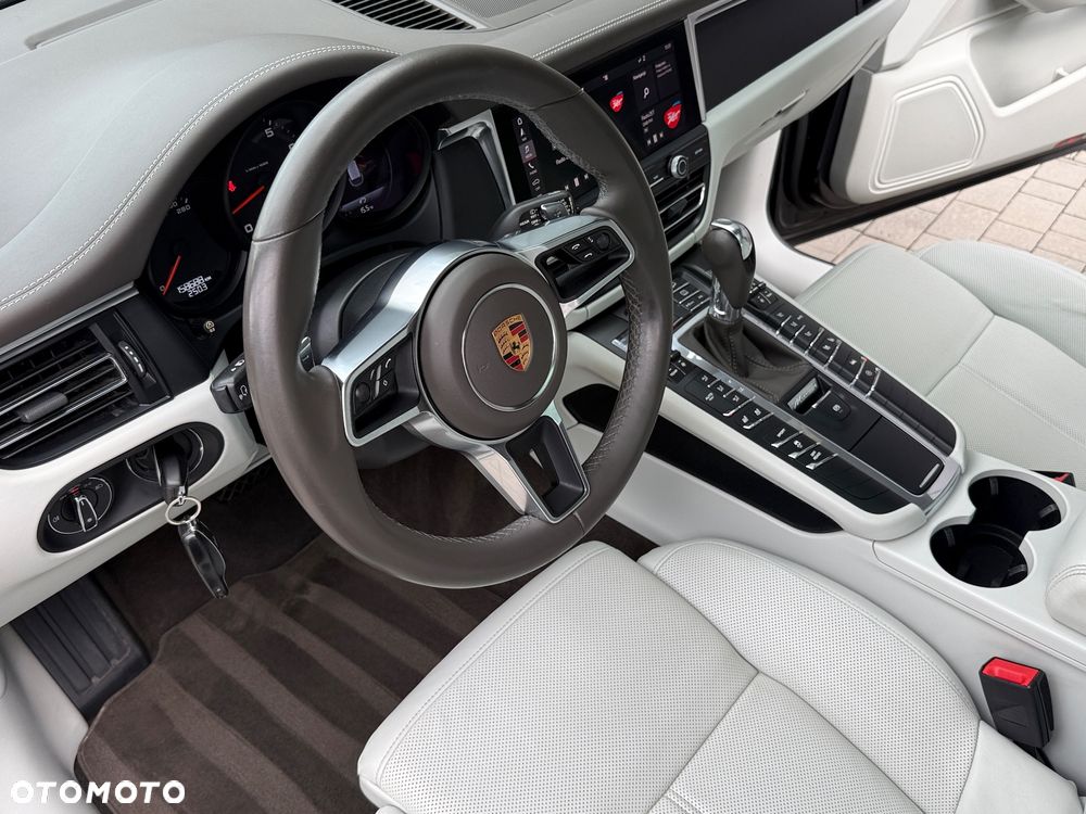 Porsche Macan - 32