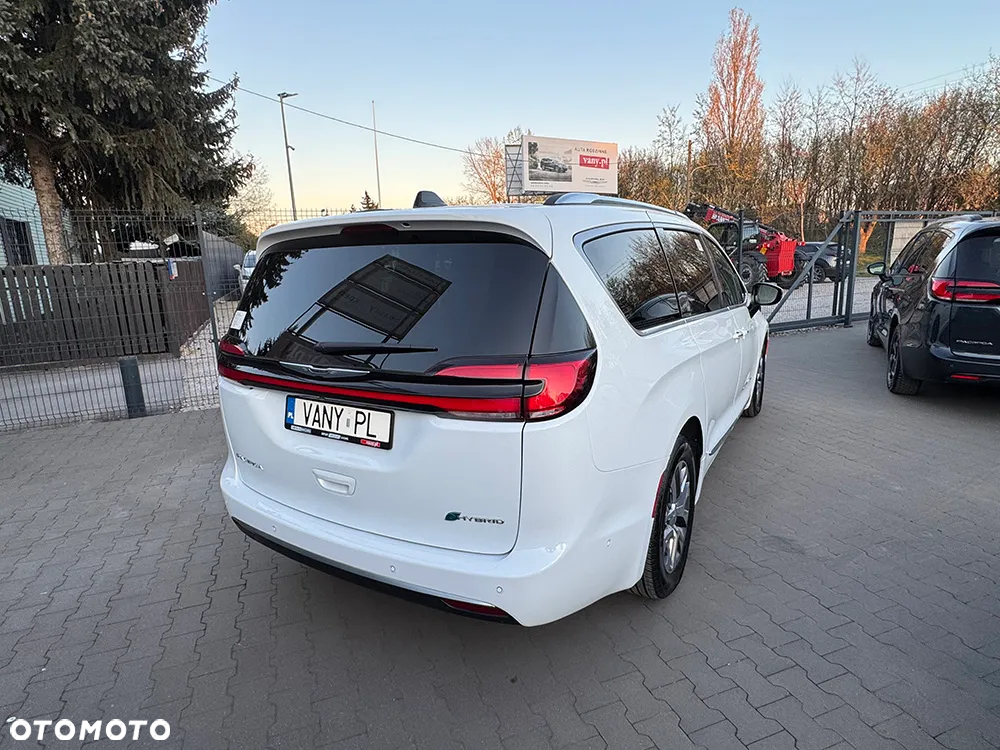 Chrysler Pacifica - 5