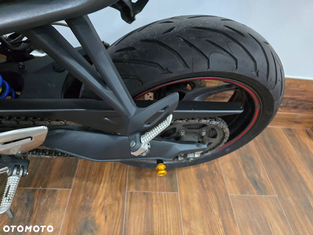 Triumph Street Triple - 11