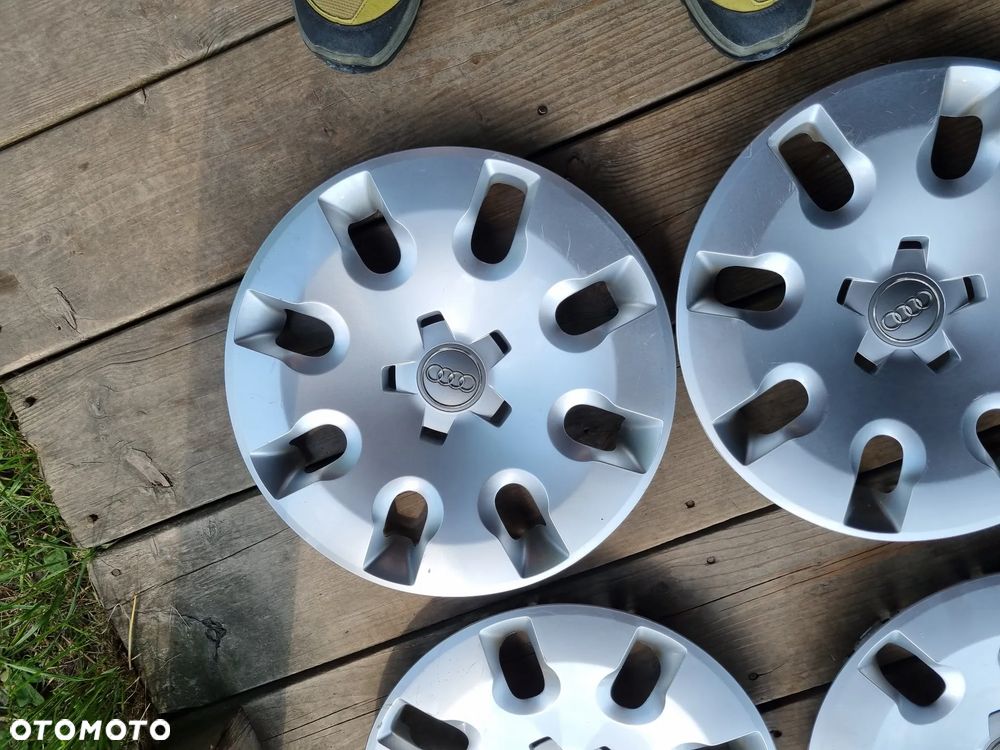 KOLPAKI 15'' AUDI A1 8X0601147 5X100 4szt. bdb stan oryginal - 2