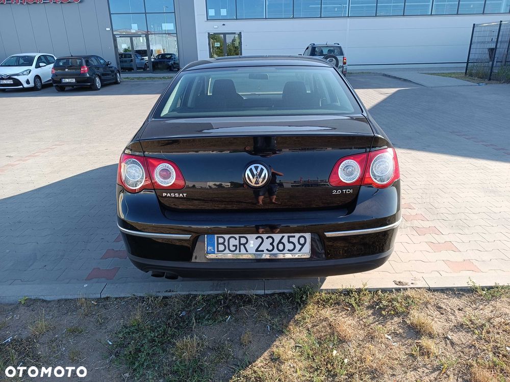 Volkswagen Passat - 4