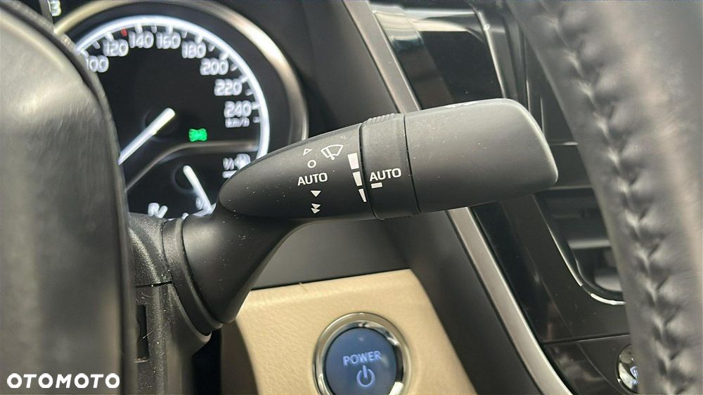 Toyota Camry - 24