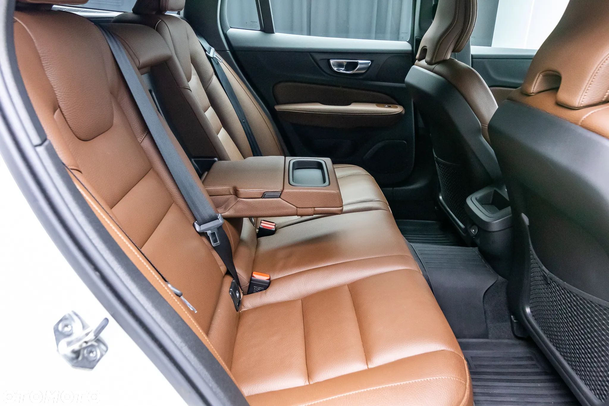 Volvo V60 Cross Country - 35