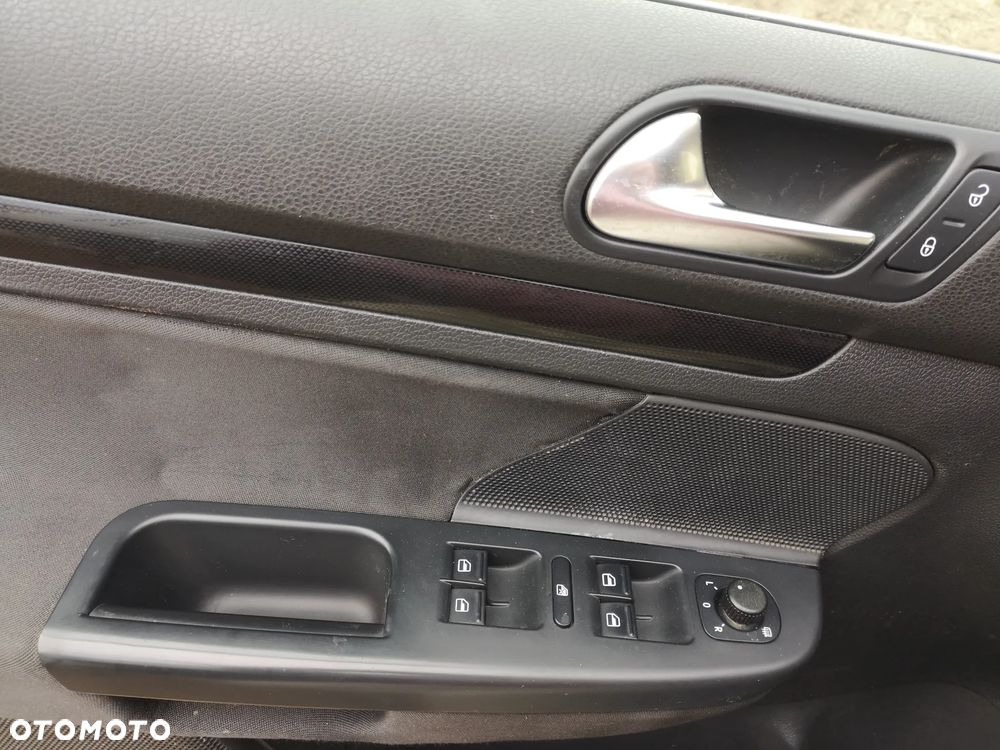 Volkswagen Golf 1.6 TDI DPF BlueMotion Technology Comfortline - 24