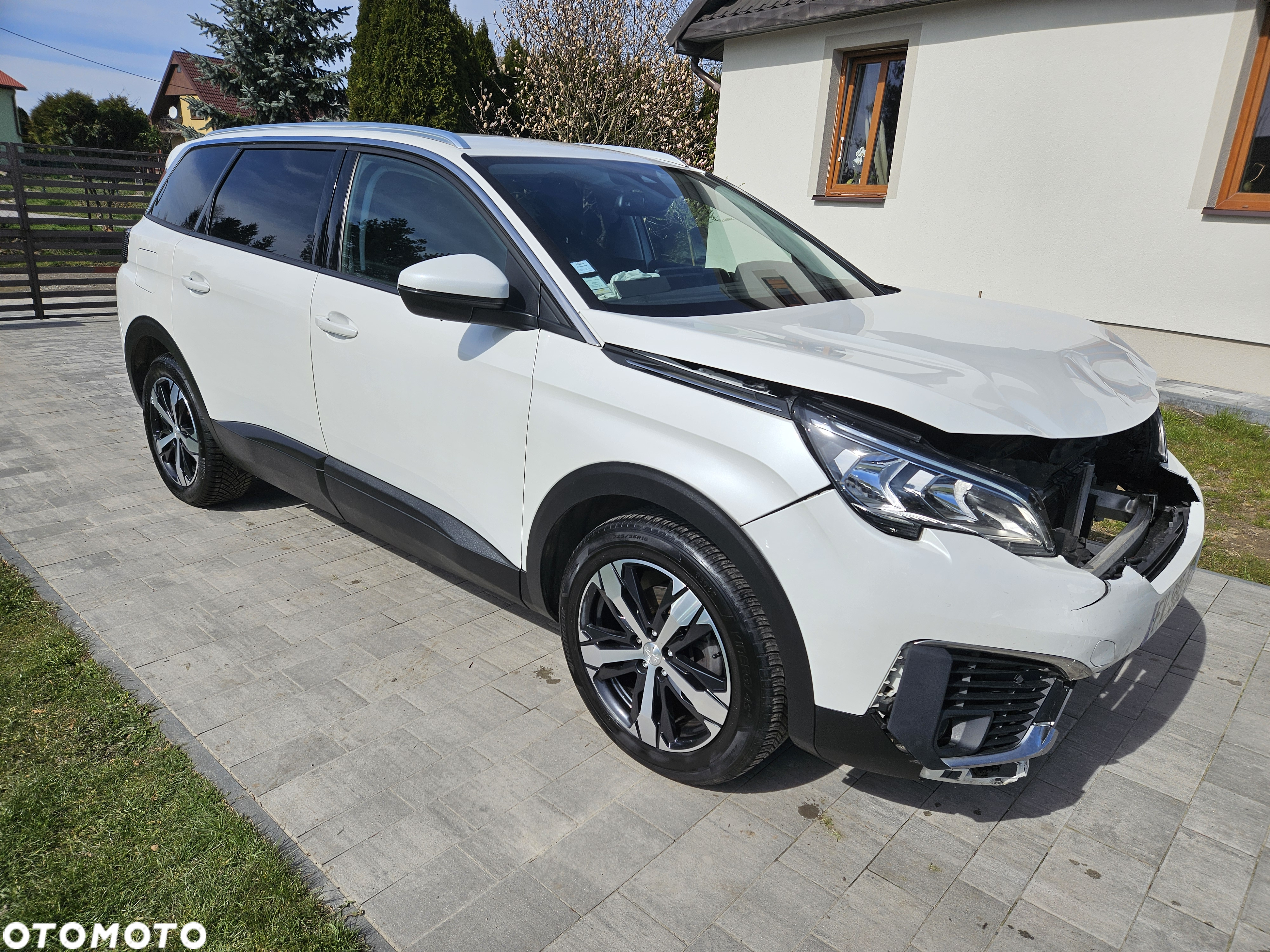 Peugeot 5008 1.5 BlueHDi Active S&S EAT8 - 11