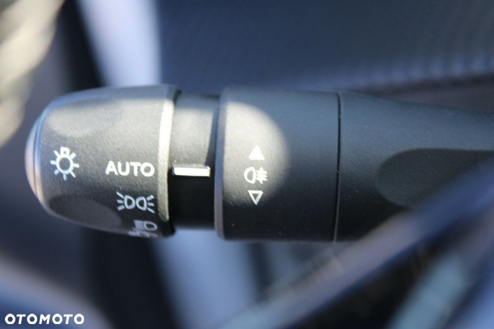 Peugeot 208 - 19