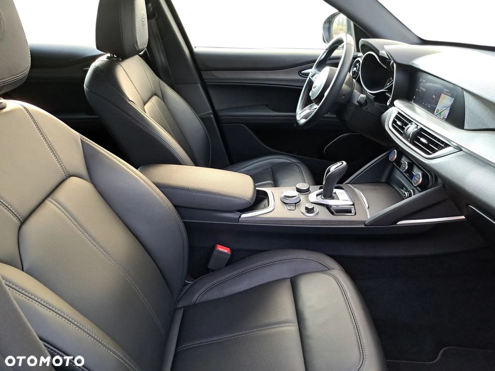 Alfa Romeo Stelvio - 13