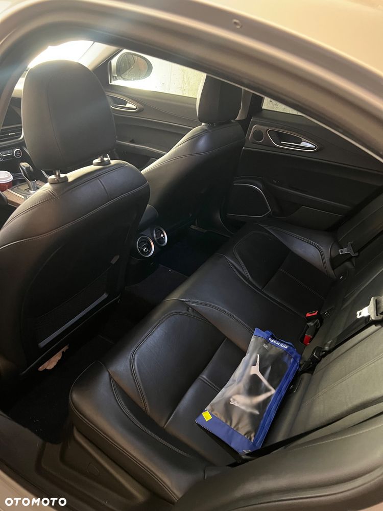 Alfa Romeo Giulia 2.0 Turbo 16V AT8 Veloce Ti - 23