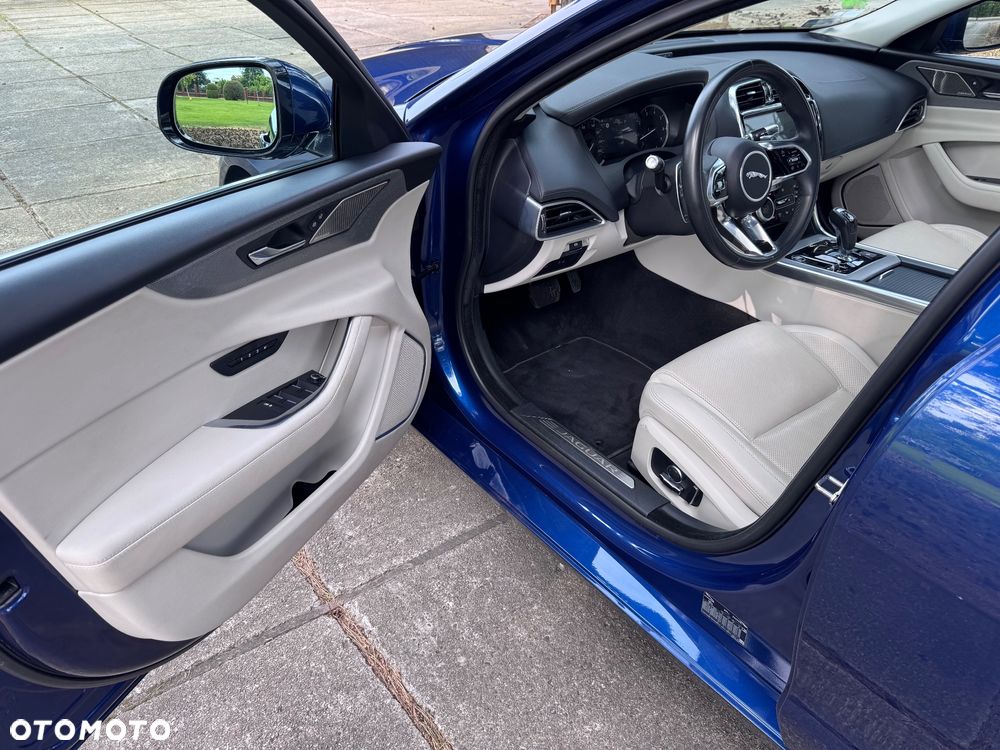 Jaguar XE 2.0 P250 SE - 25