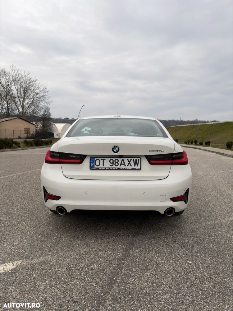 BMW Seria 3 330e Aut. - 2