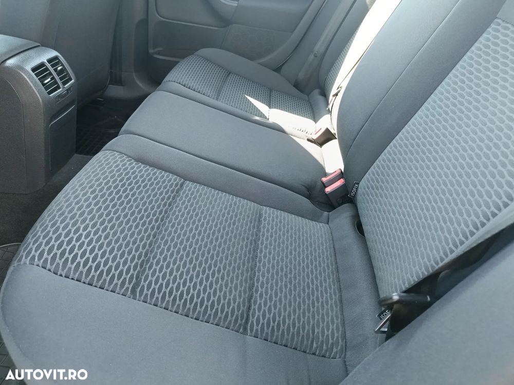 Volkswagen Golf 1.6 TDI DPF Comfortline - 19