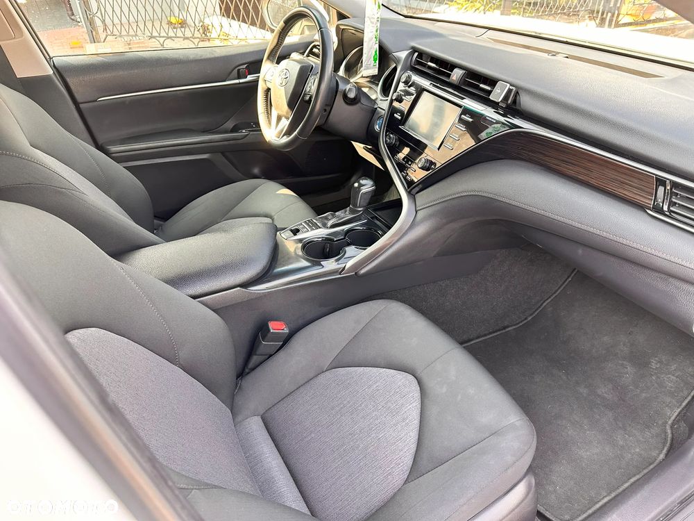Toyota Camry - 12