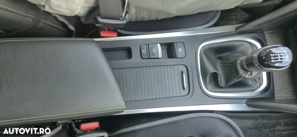 Renault Megane TCe 140 GPF Techno - 32