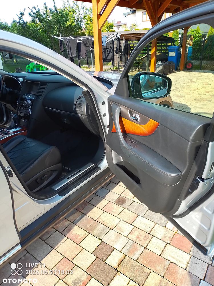 Infiniti QX70 - 20