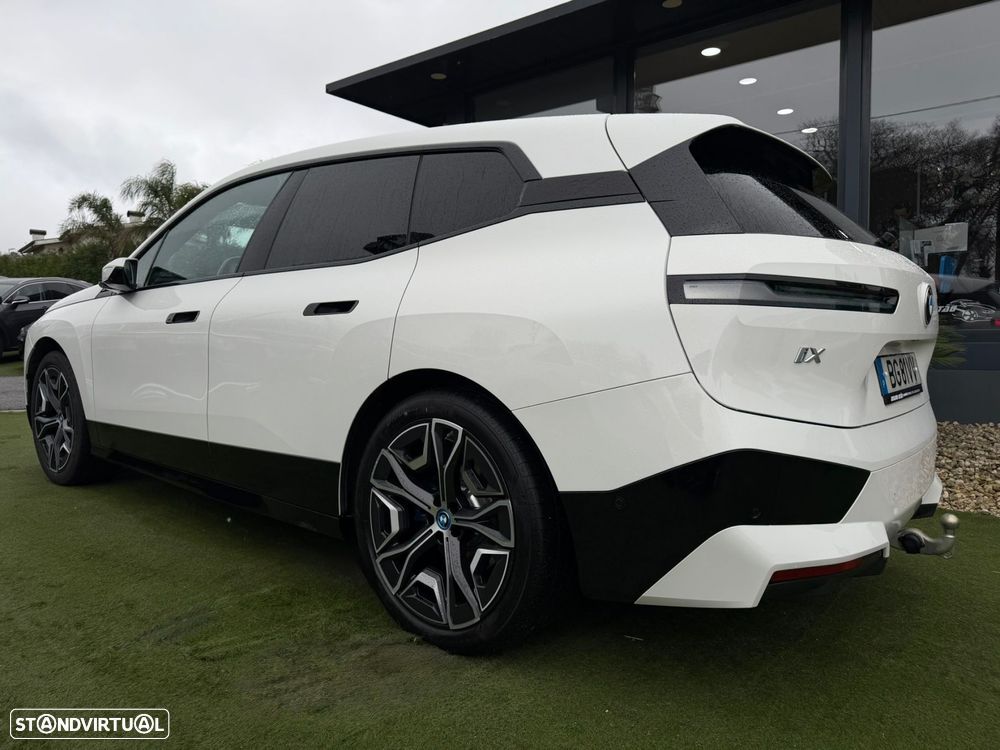 BMW iX xDrive 40 Pack Desportivo - 17
