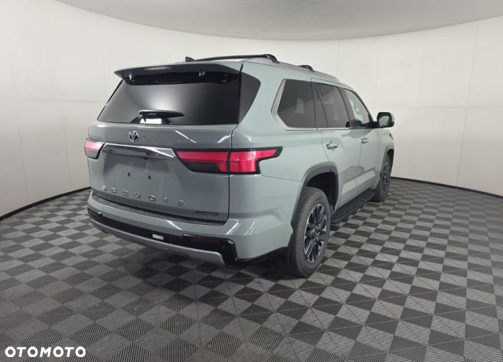 Toyota Sequoia - 6