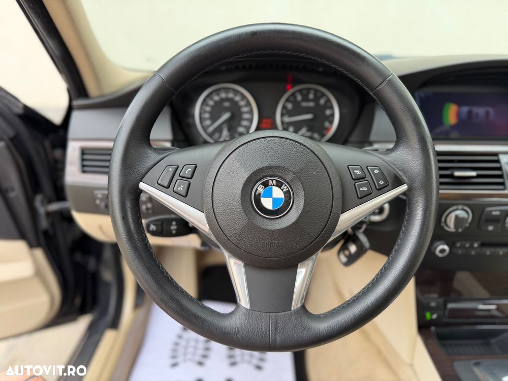 BMW Seria 5 520i Sport-Aut. - 12