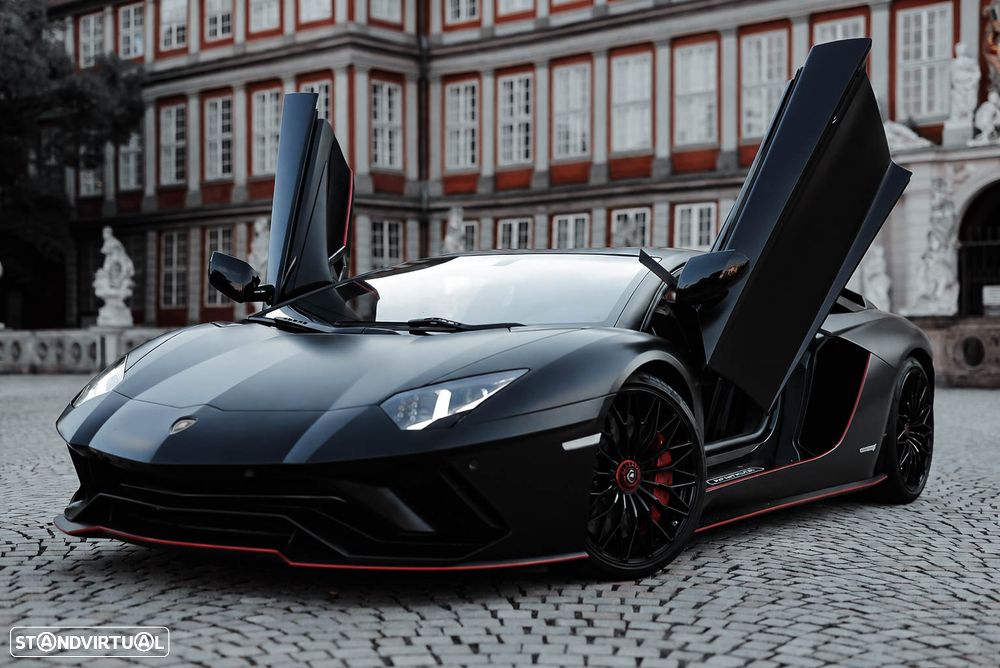 Lamborghini Aventador 6.5 V12 LP740-4 S - 2