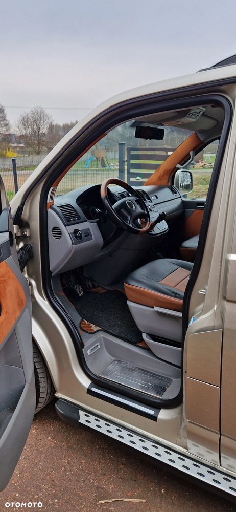 Volkswagen Multivan - 11
