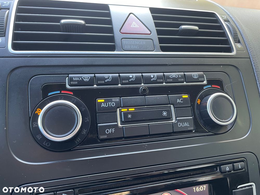 Volkswagen Touran 2.0 TDI DPF Highline DSG - 37