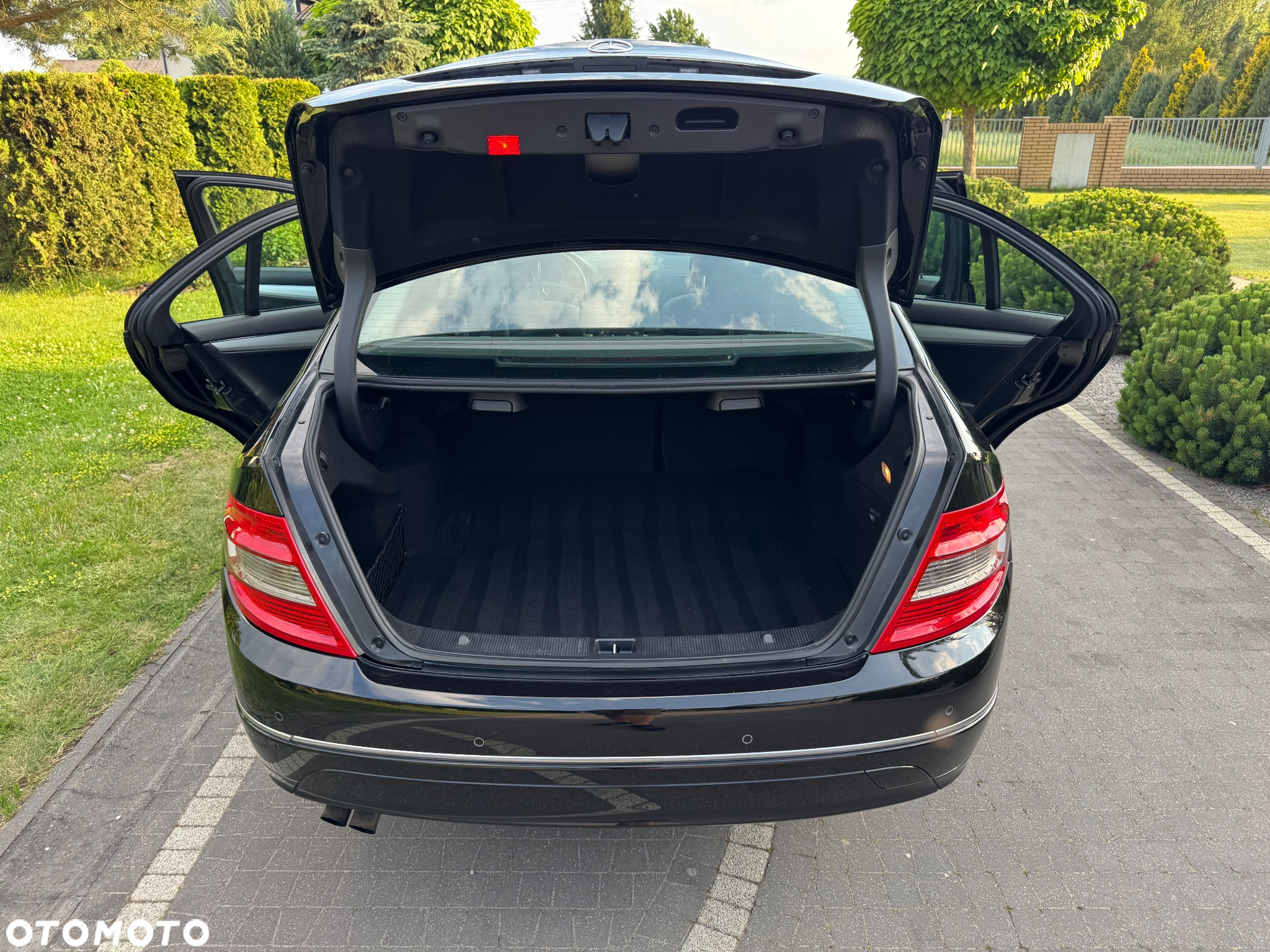 Mercedes-Benz Klasa C 180 T CGI Automatik BlueEFFICIENCY - 24