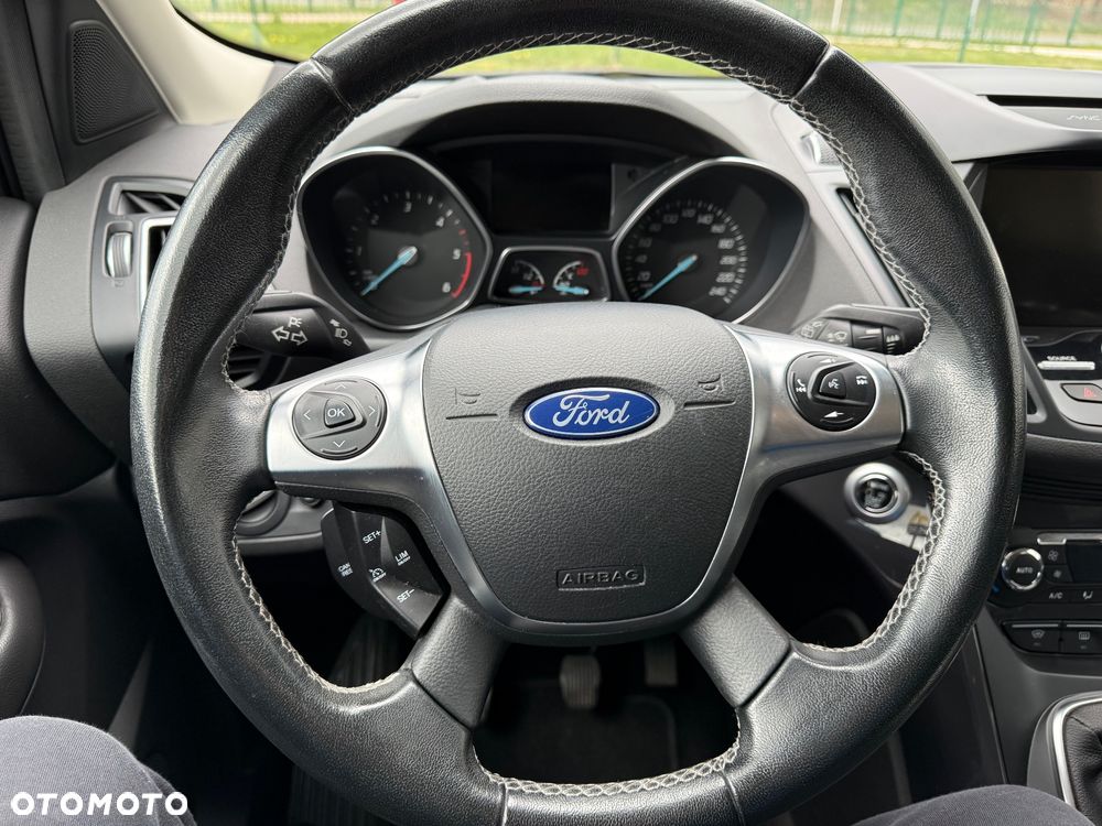 Ford Kuga 2.0 TDCi 2x4 Titanium - 14