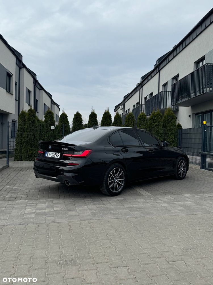 BMW Seria 3 330i xDrive Sport - 10