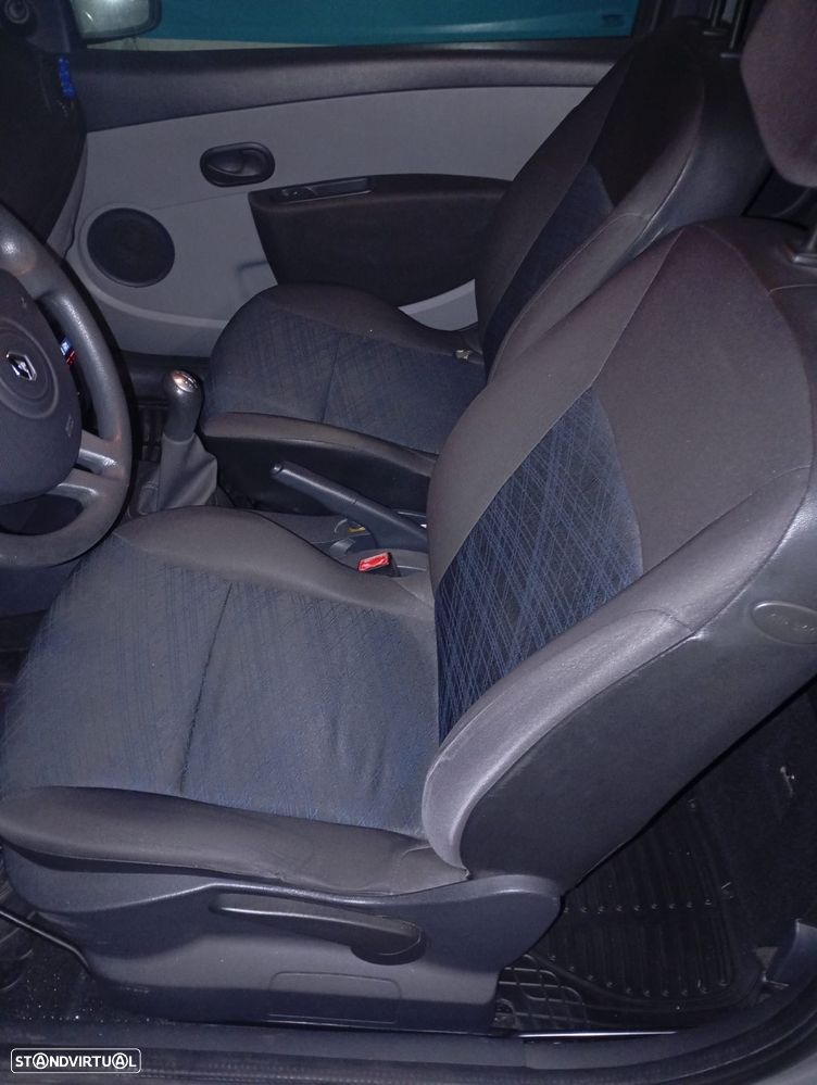 Renault Clio 1.2 16V Confort - 6