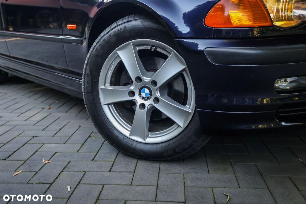 BMW Seria 3 323i - 3