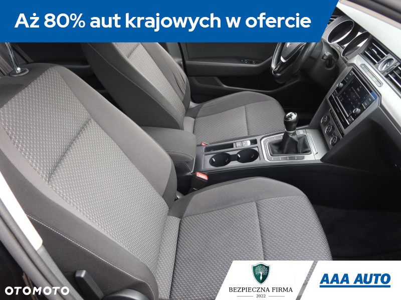 Volkswagen Passat - 10