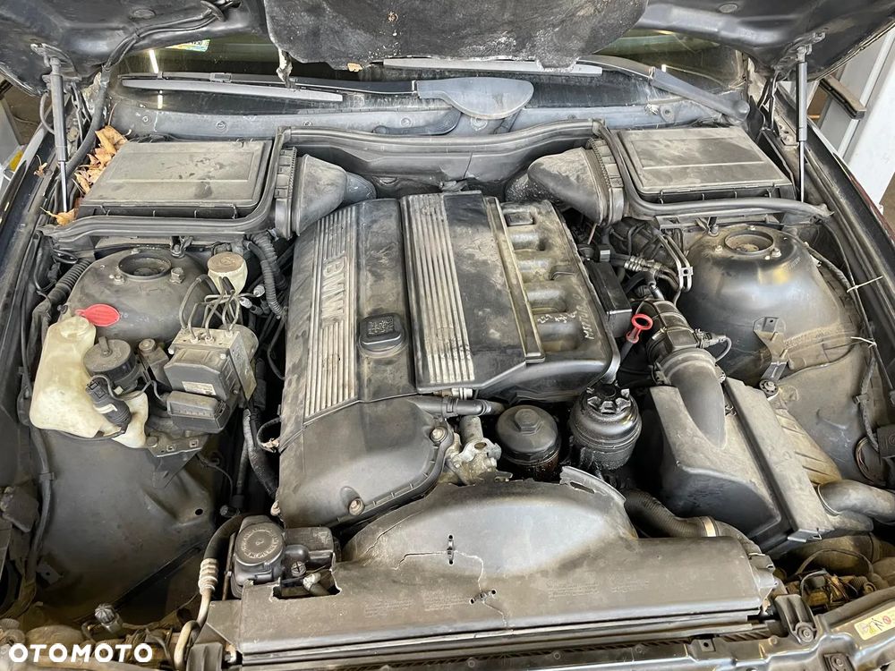 BMW 5 E39 Auto na części Kolor : COSMOSSCHWARZ METALLIC (303) - 6