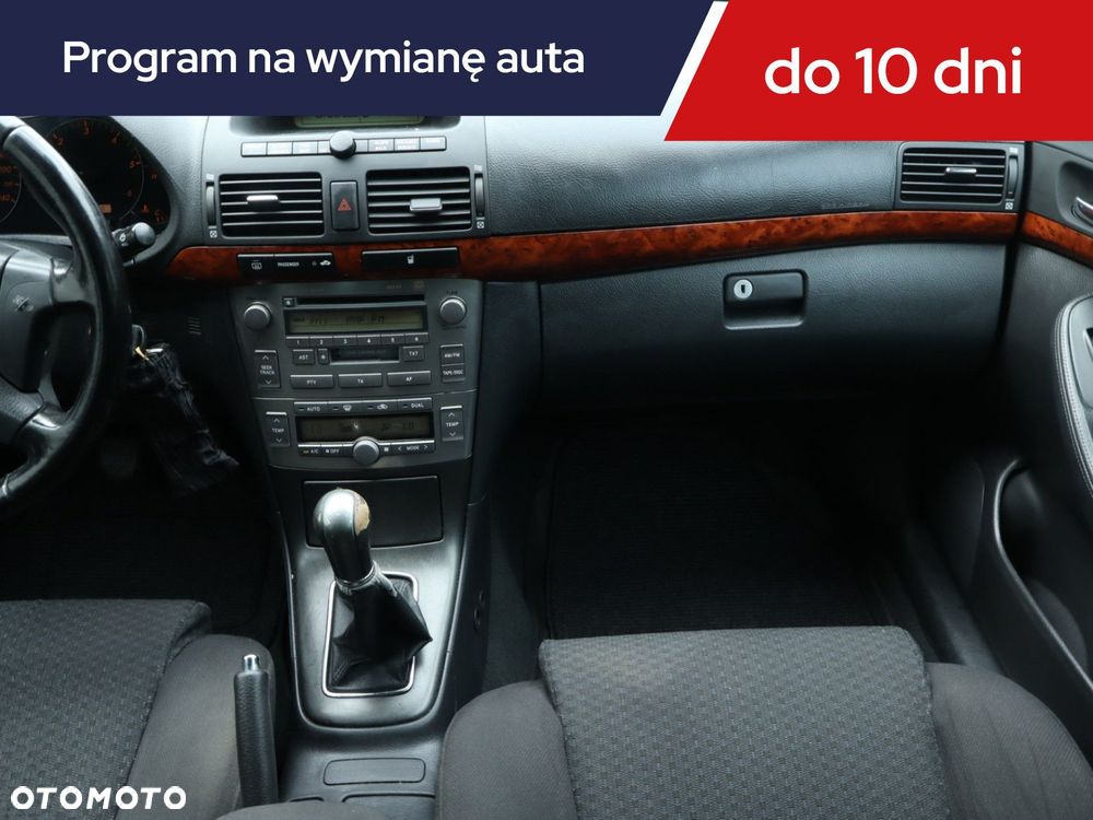 Toyota Avensis - 10