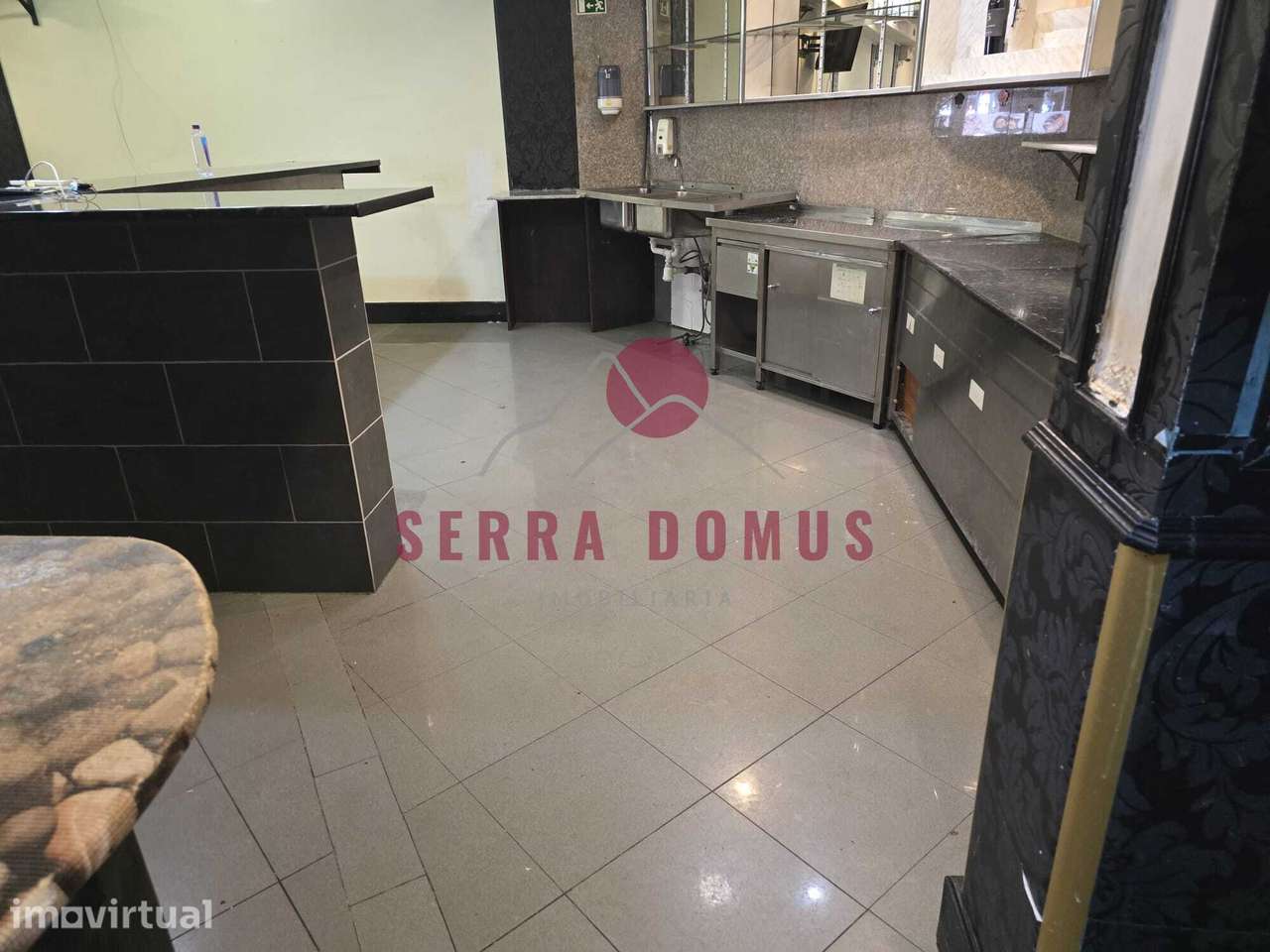 LOJA COM EXCELENTE LOCALIZAÇÃO NO CENTRO DE MEM MARTINS - Grande imagem: 2/17