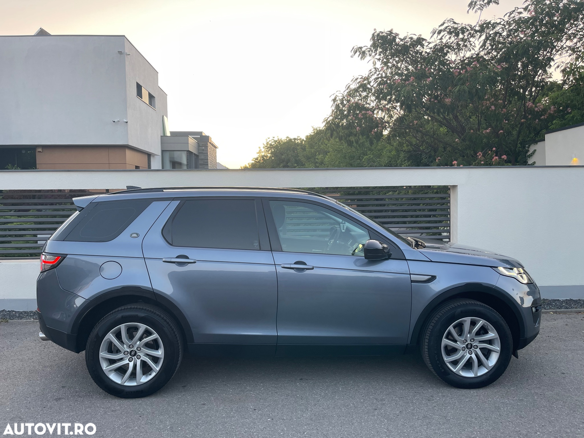 Land Rover Discovery Sport - 11