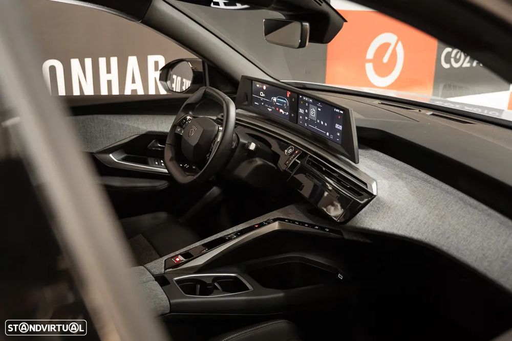 Peugeot 5008 1.2 Hybrid Allure e-DCS6 - 29