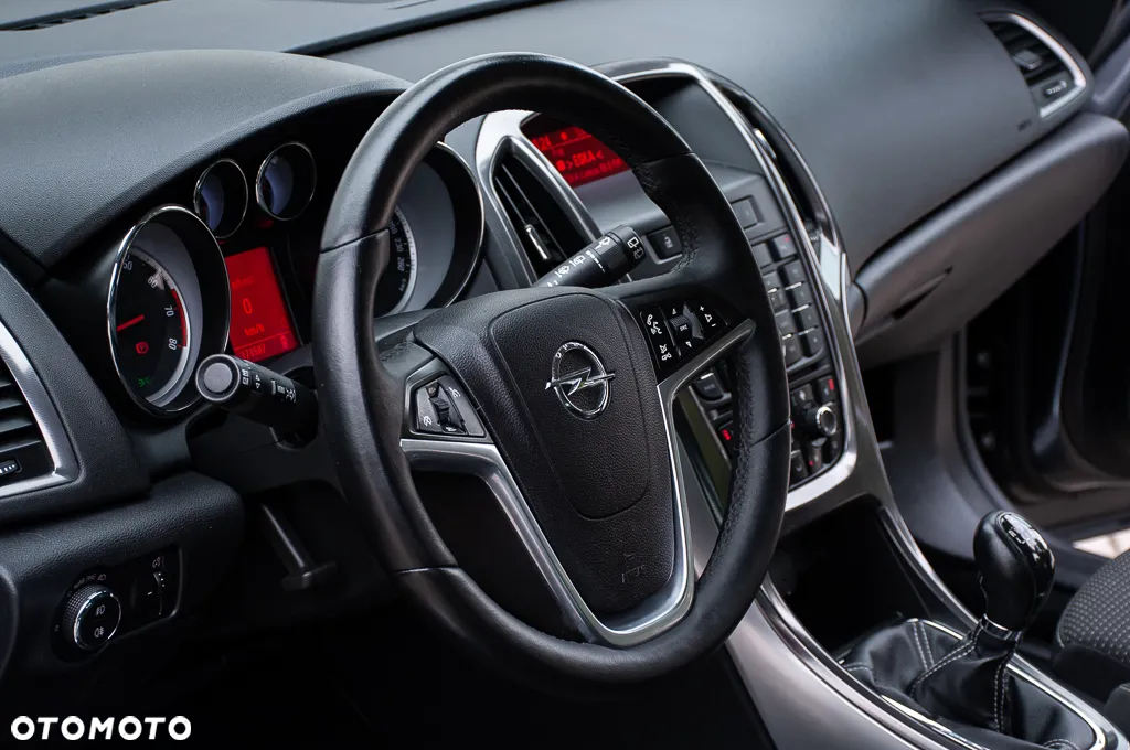 Opel Astra 1.6 Cosmo - 36