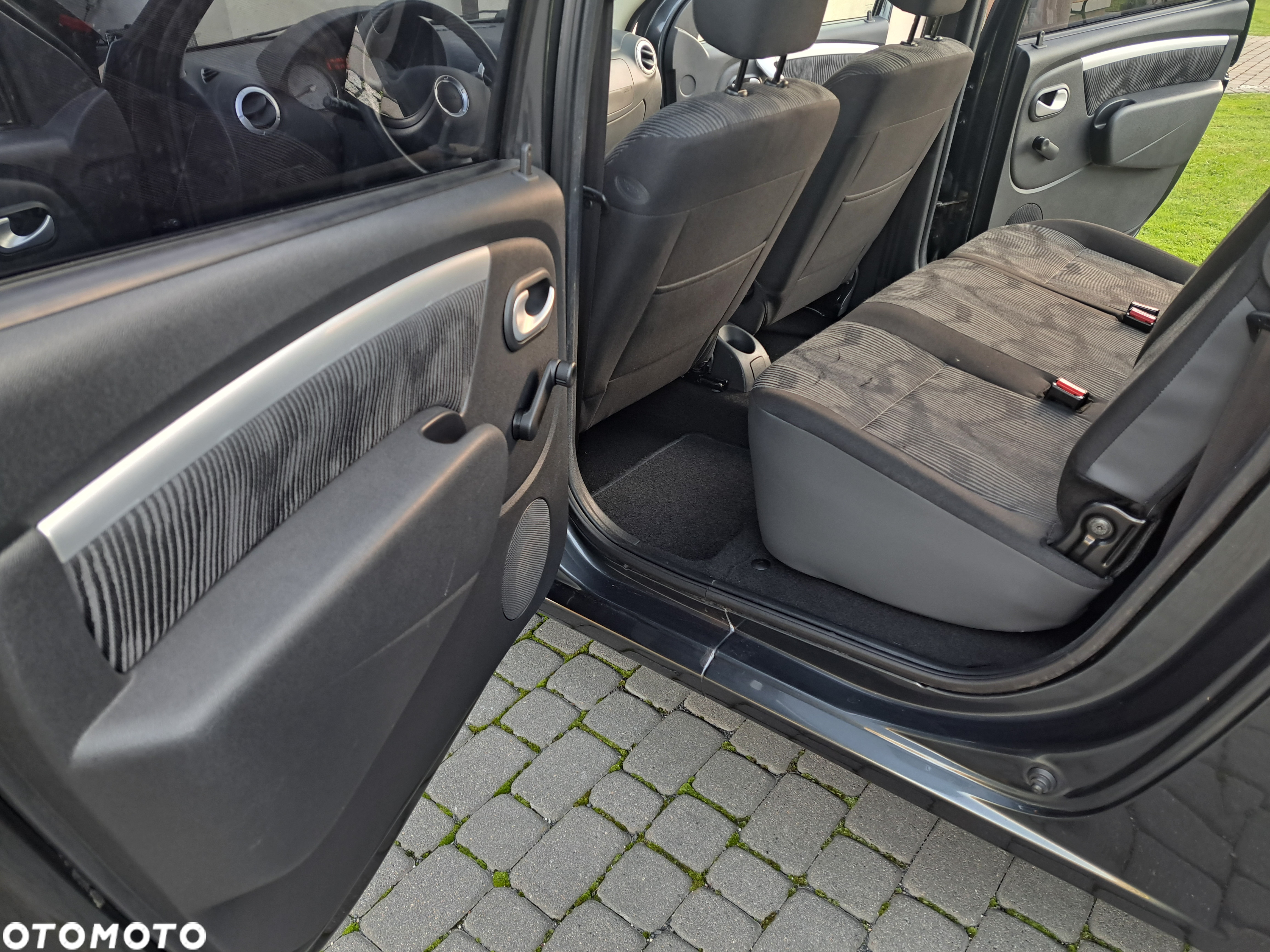 Dacia Logan MCV 1.6 16V Laureate - 16