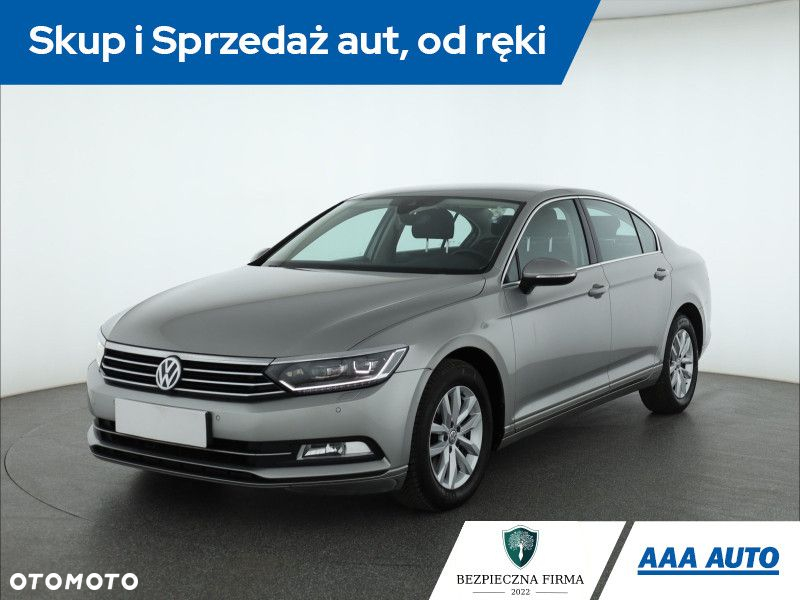 Volkswagen Passat - 2