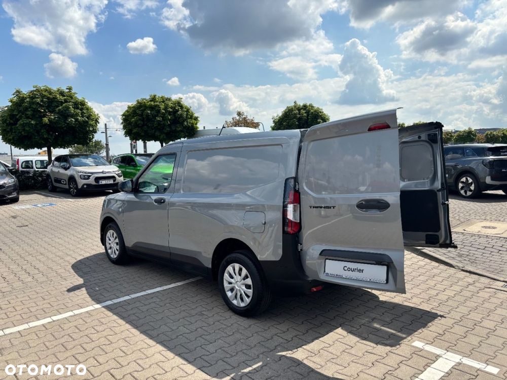 Ford Transit Courier - 9